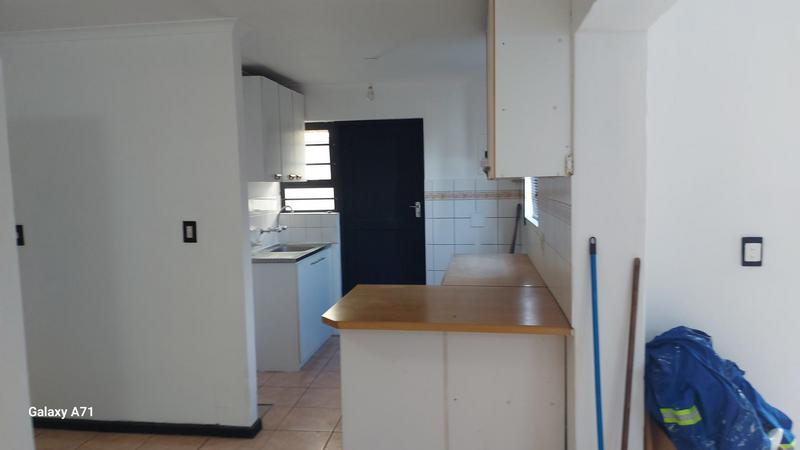 To Let 2 Bedroom Property for Rent in Zeekoevlei Western Cape